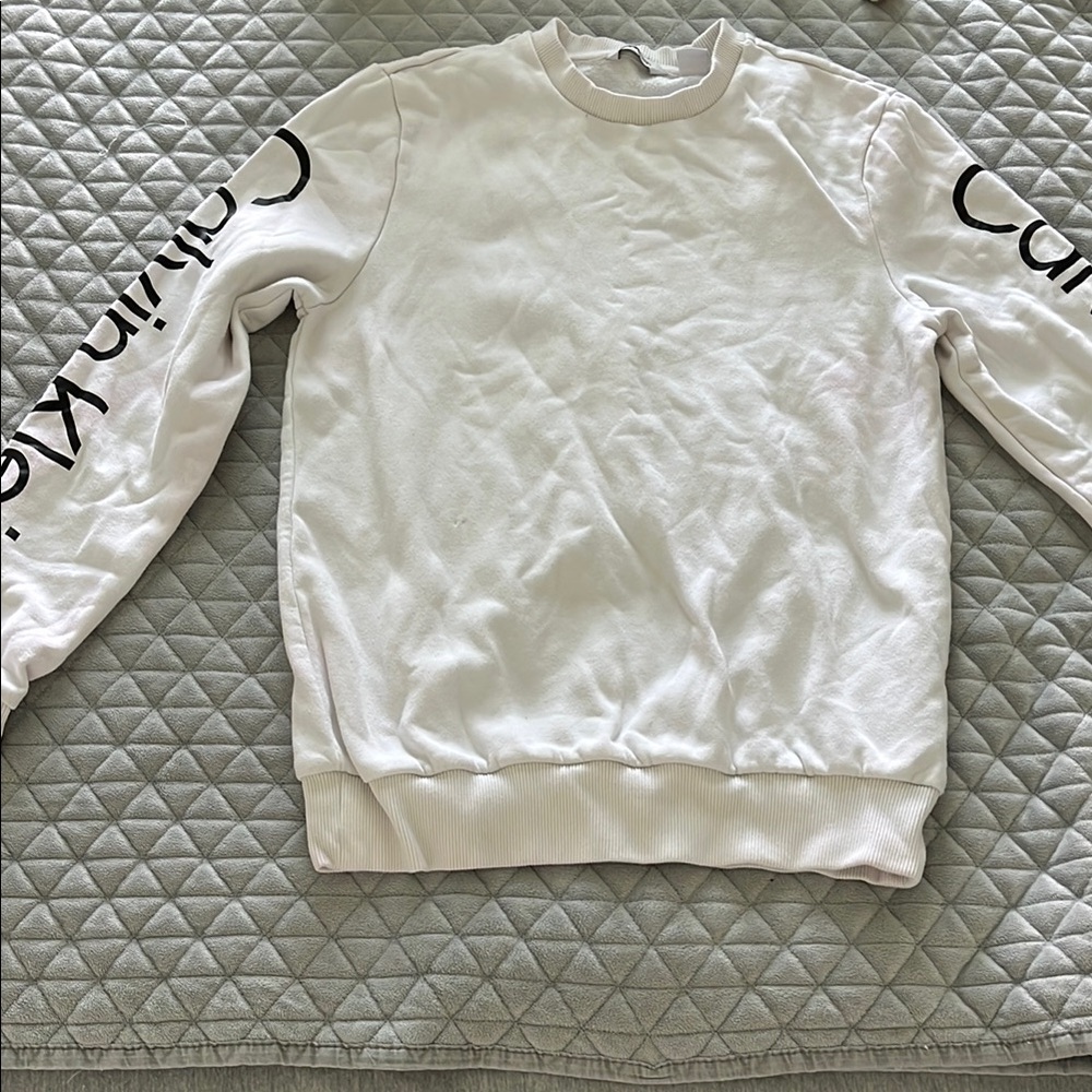 Calvin Klein White Crewneck Sweater with Ribbed Cuffs